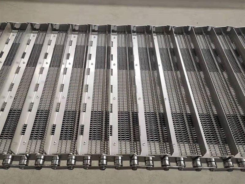 清洗机网链的材质对其性能有何影响？